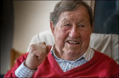 Quel club de football français le prétendument avare Guy Roux a-t-il entraîné pendant plus de 40 ans ?