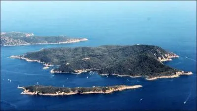 L'le de Port-Cros, qui est un parc national, fait partie de l'archipel des les :