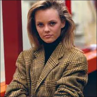 Les paroles de la chanson "Tandem" de Vanessa Paradis ont été écrites par Serge Gainsbourg.