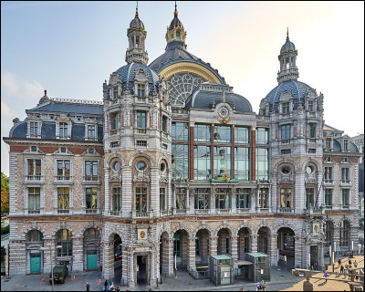 Dans quelle ville belge peut-on admirer cette gare, considérée comme l'un des plus belles gares du monde ?