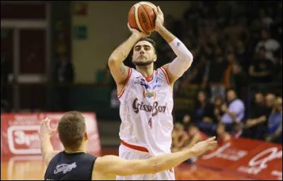 Pietro entre-t-il dans l'équipe de basket ?