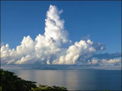 Un nuage est à l'état...