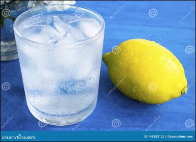 Un glaçon est à l'état...