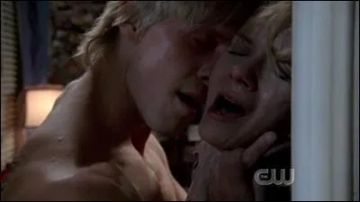 Qui est Derek pour Peyton ?