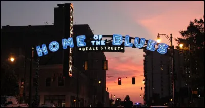 A qui doit-on la chanson "Memphis, Tennessee" en 1959 ?