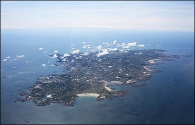 Quel écrivain s'est exilé à Jersey et Guernesey sous le Second Empire ?