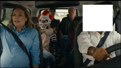 Quel est l'acteur principal du film ''À fond'' dans lequel un groupe est coincé dans une voiture lancée et bloquée à 130 km ?