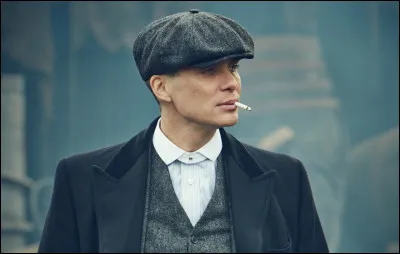Dans cette série, il joue Thomas Shelby, le chef charismatique et manipulateur du gang criminel Shelby, basé à Birmingham, en Angleterre, dans l'après-Première Guerre mondiale. Tout au long de la série son personnage passe de gangster local à un homme d'affaires puissant et politique. Quelle est cette série ?