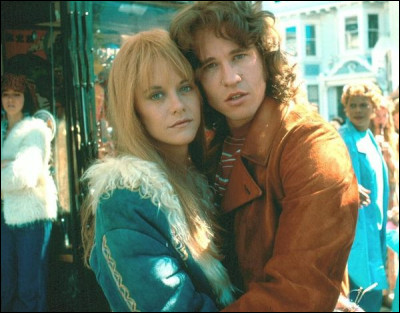 Qui interprète le rôle de Jim Morrison dans le film ''The Doors'' ?