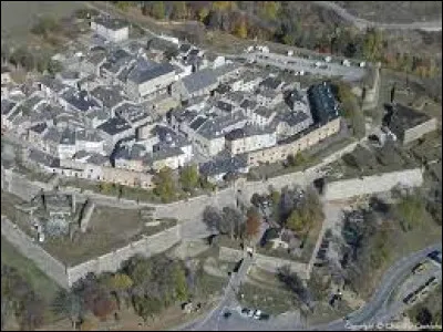 Je vous propose de partir en Occitanie à la découverte de Mont-Louis. Village de l'arrondissement de Prades, membre du réseau des sites majeurs de Vauban, il se situe dans le département ...