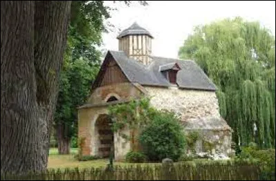 Voici sur cette image la poterne de l'ancien château de Normanville. Commune Euroise, elle se situe en région ...