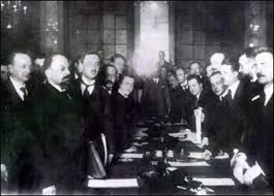 Le 18 mars 1921, la paix de Riga met fin à la guerre entre ...