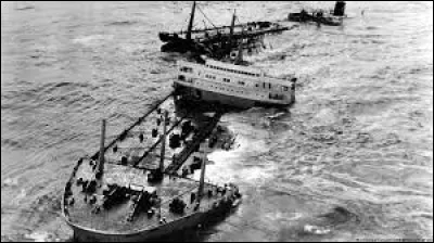 Ce 18 mars, un pétrolier, le Torrey Canyon, s'échoue à proximité des côtes du Pays de Galles, provocant la première grande marée noire : c'était en ...