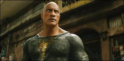 Dwayne Johnson incarne un antihéros aux pouvoirs magiques et à la force surhumaine. Il est libéré après des siècles d'emprisonnement et se trouve en conflit avec d'autres super-héros de l'univers DC Comics. Quel est ce film ?