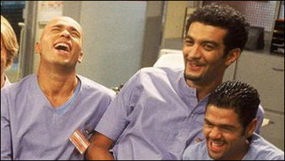 Quel est le métier du personnage incarné par Éric dans la série "H" ?