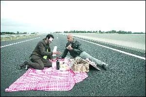 Qui joue le r&ocirc;le du commissaire dans le film ''Seuls Two'' ?