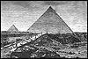 Cette pyramide est l'une des 7 merveilles du monde. Elle se trouve en Egypte,  Gizeh. C'est