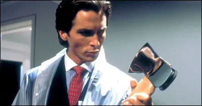Christian Bale joue le rôle de Patrick Bateman, un homme d'affaires new-yorkais séduisant et narcissique qui mène une double vie en tant que tueur en série sadique. Quel est ce film ?