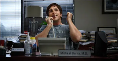 Christian Bale joue le rôle de Michael Burry, un gestionnaire de fonds spéculatifs excentrique et visionnaire. Burry est l'un des premiers à anticiper la crise financière de 2008 en pariant contre le marché immobilier américain. Quel est ce film ?