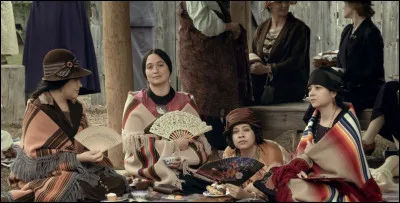 Laquelle des surs de Molly Burkhart meurt dans une explosion ?