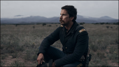 Christian Bale joue le rôle du capitaine Joseph J. Blocker, un officier de l'armée américaine chargé d'escorter un chef cheyenne malade et sa famille jusqu'à leurs terres natales. Quel est ce film ?