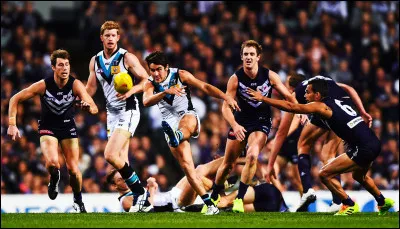 Quelle est la forme d'un terrain de football australien ?