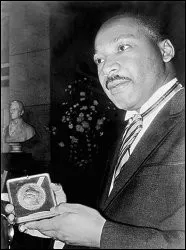 En quelle ann&eacute;e Martin Luther King a-t-il re&ccedil;u le prix Nobel de la paix ?