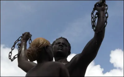 En quelle année l'esclavage est-il aboli dans les colonies françaises ?