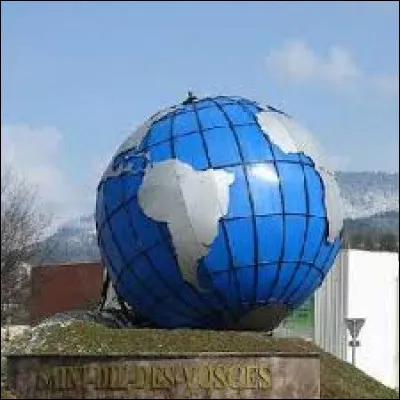 Quel festival fait chaque année la renommée de la ville de Saint-Dié des Vosges ?