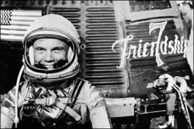 Ce 20 février, John Glenn fait trois fois le tour de la Terre avec son vaisseau Mercury et devient ainsi le premier Américain à effectuer un vol orbital : c'était en ...