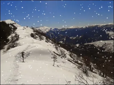 Cette petite commune française située dans le département des Alpes-de-Haute-Provence porte un nom commençant par "al". Son nom est aussi l'homonyme d'un verbe conjugué. Trouvez la finale :