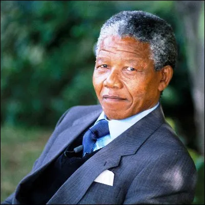 Quel chanteur africain, leader du groupe Savuka, est l�interpr&egrave;te du titre "Asimbonanga", en hommage &agrave; Nelson Mandela ?