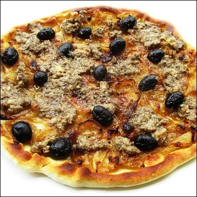 Quel plat fran&ccedil;ais consiste en une tarte &agrave; l�oignon avec des anchois (ou d�autres poissons) et des olives ?