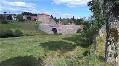 Ancienne commune occitane, dans l'arrondissement de Mende, Saint-Symphorien se situe dans le département ...