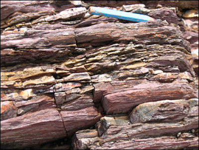 De quel verbe provient le mot ''schiste'' ?