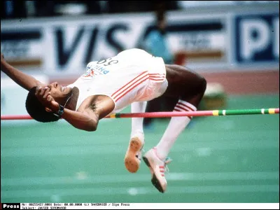 Lequel de ces athlètes n'est pas perchiste mais sauteur en hauteur ?