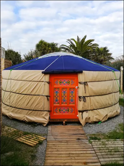 Comment appelle-t-on l'habitation traditionnelle d'Asie centrale ?