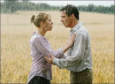 Scarlett Johansson et Jonathan Rhys-Meyers jouent une scène de baiser passionnel devant la caméra de Woody Allen. Mais dans quel film ?