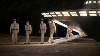 Dans le film ''Le Gendarme et les extra-terrestres'' que craignent les extraterrestres ?