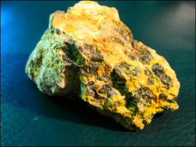 Quel est le numéro atomique de l'uranium ?