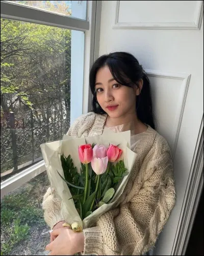 Qui est la leader de TWICE ?