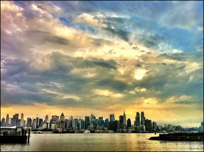 Quel monument de New York, le journal ''Daily News'' a-t-il possédé durant 90 minutes pour dénoncer les failles de l'immobilier américain ?