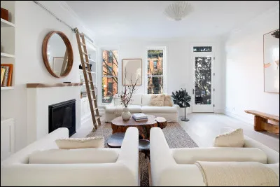 Quelle est l'écriture correcte de cette question : ''Qu'y-a t'il dans le salon ?'' ?