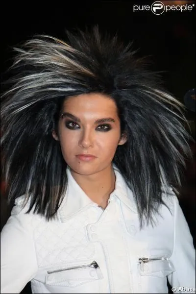 Combien de temps met Bill pour se maquiller ?