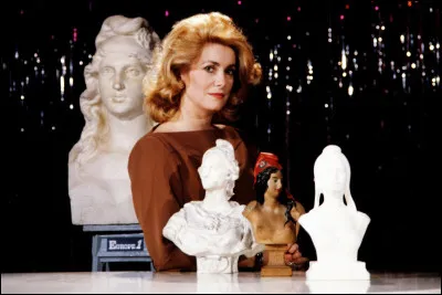 Catherine Deneuve a accepté de prêter ses traits pour le buste de Marianne.