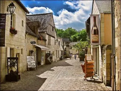 Pendant plusieurs sicles, le village d'Azay-le-Rideau fut appel :