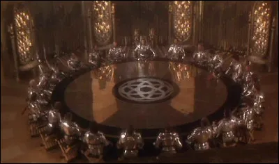 A la quête de quelle coupe les Chevaliers de la Table Ronde se vouent-ils ?