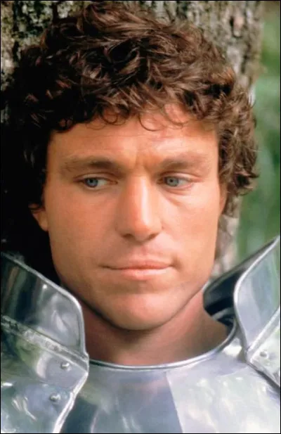 Quel chevalier est l'amant de la reine Guenièvre ?