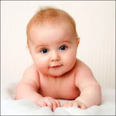 Quel processus qui commence généralement à lâge de 6 à 10 mois ne provoque pas de fièvre ou de diarrhée, contrairement à une idée reçue couramment répandue ?