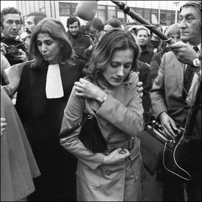Quelle avocate, fondatrice du mouvement Choisir la cause des femmes, sest illustrée lors du procès à Bobigny dune adolescente inculpée pour avortement et de proches qui lont aidée en 1972 ?